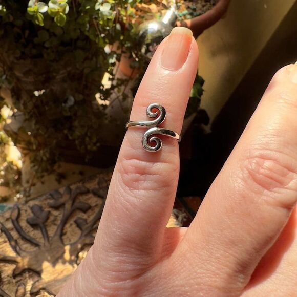 Sterling Silver Double Twirl Toe Ring - Picture 4 of 5